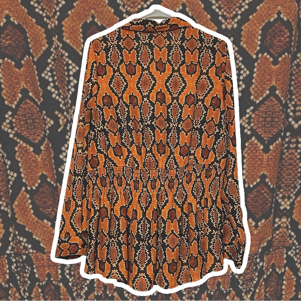 FTF Snakeskin Print Cinched Waist Top - Picture 4 of 6